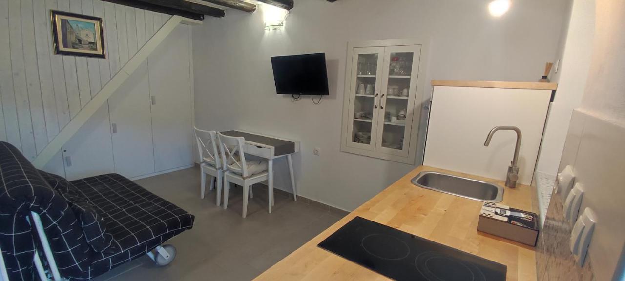 Apartment Desanti Valun Buitenkant foto